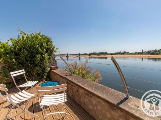 Maison Authentique sur 3 Niveaux avec Terrasse et Vue Loire - FR-1-622-38 - Housity