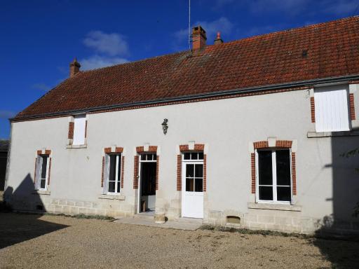Gîte Champêtre à Mareau-aux-Prés: Terrasse, Jardin, et Confort pour 6 personnes - FR-1-590-140 - Housity
