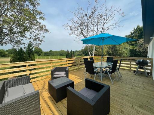 Maison contemporaine rénovée avec étang privé et terrasse, proche plage - 3 chambres, wifi inclus - FR-1-426-517 - Housity