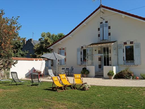 Gîte Familial avec Jardin Clôturé, Proche d'Orléans, Idéal pour Séjours entre Amis ou Collègues - FR-1-590-255 - Housity