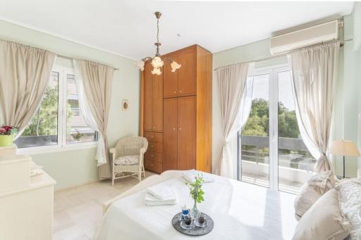 Charming Apartment in Varkiza - Housity