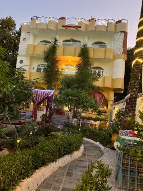 The Mango Guest House - Hizvo