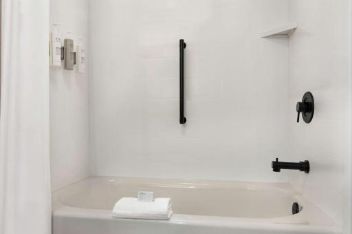 Hampton Inn & Suites Greenville-Downtown-Riverplace - Housity