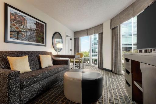 Hampton Inn & Suites Greenville-Downtown-Riverplace - Housity