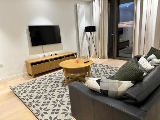 DOCKLANDS STUNNING 2 BED APARTMENT London - Housity