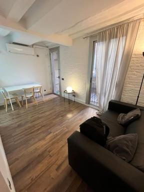 Acogedor piso en el corazón de la ciudad con patio exclusivo - Housity