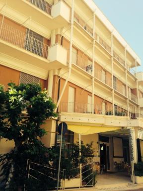 Hotel Lazzarini - Housity
