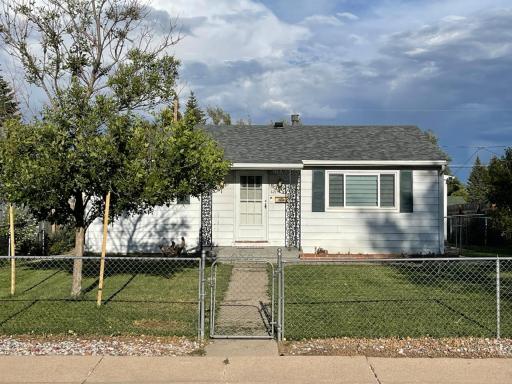 Charming 2-Bedroom House for a Peaceful Getaway - Housity