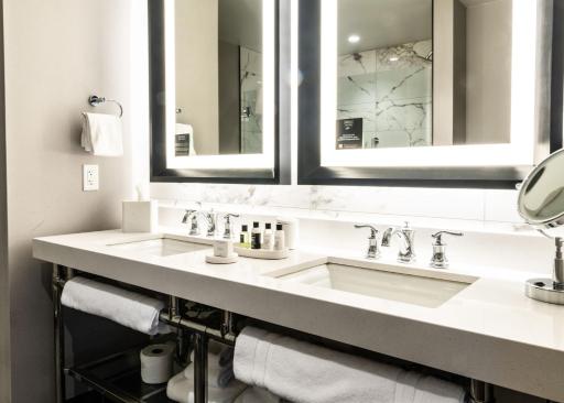 Foundry Hotel Asheville, Curio Collection By Hilton - Housity