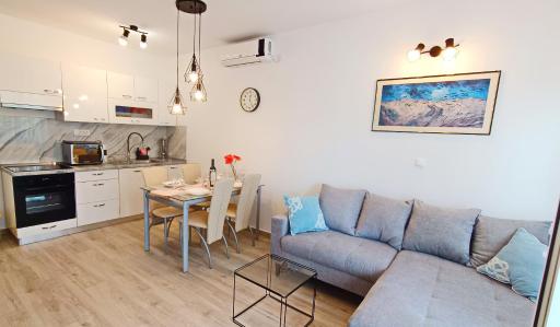 Two Sisters Apartments - Housity