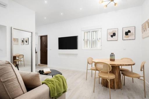 Newly refurbished Modern 2-Bed Apartment in Heart of Torremolinos - Housity