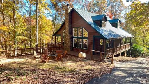 Cozy Creekside Log Cabin w Firepit, Hot Tub, WIFI - Housity