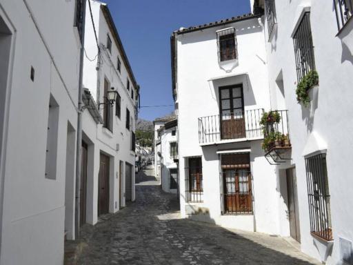 Charming house in Grazalema with cosy fireplace - Housity