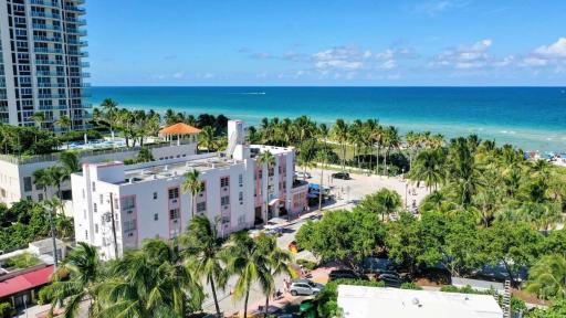 Beach Bae -Deco Studio Steps from the Ocean - Housity