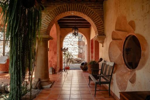 Zahar Boutique Stay Volcano Views and Pool - Housity