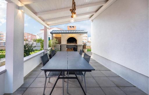 Cozy Apartment In Biograd Na Moru With Wifi - Housity