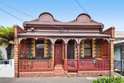 Charming 2-Bed Town House Near Market - Housity