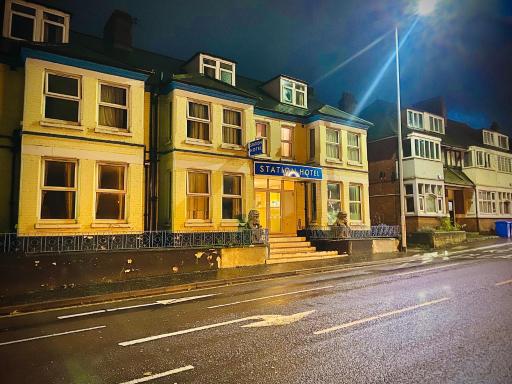 Train Station Hotel - Housity