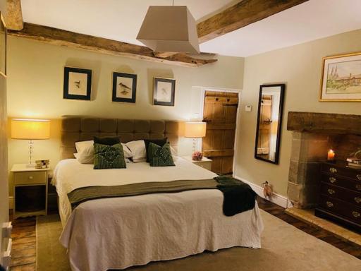 White House Farm - Housity