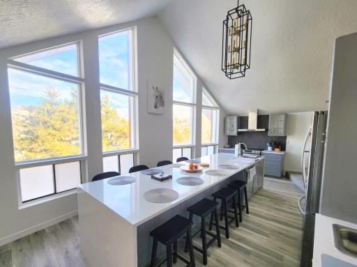 Large 3200sf A-Frame House close to Snowbird Alta Ski &Stunning Mountain View! - Housity