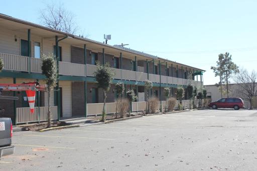Oak Hill Inn and Suites - Housity