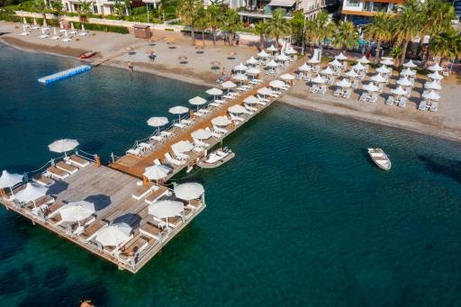 Cettia Beach Resort - Housity