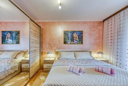 Apartment Cerin with Balcony - Housity