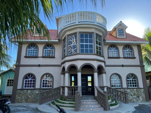Sunset Bay House - Housity
