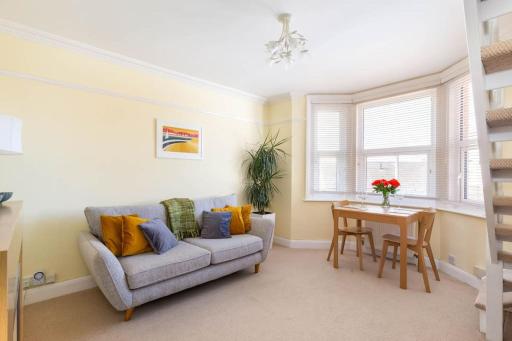 Moonsail, Gurnard - Housity