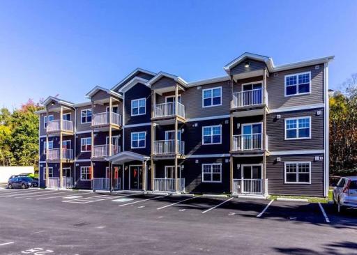 New 2BD Condo, UNB, Hospital, Golf, Patio Coffee - Housity