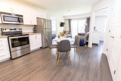 Brand new Gorgeous Condo Near UNB & Hospital Coffee Parking 202 - Housity