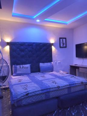 AT.TITANIC LOUNGE AND SUITES - Housity