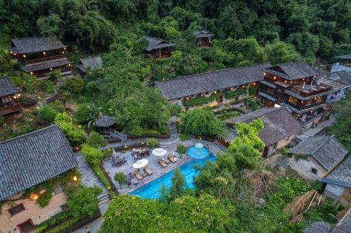 Yangshuo Ancient Garden Boutique Hotel-Free pick up from Airport or TS over 3 nights - Housity