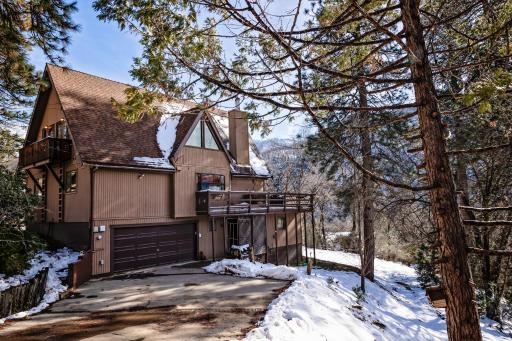 Hygge Haus Sequoia - Large Private Cabin w Views - Housity