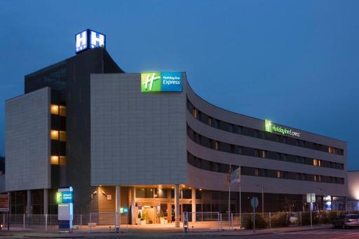 Holiday Inn Express Molins de Rei by IHG - Housity