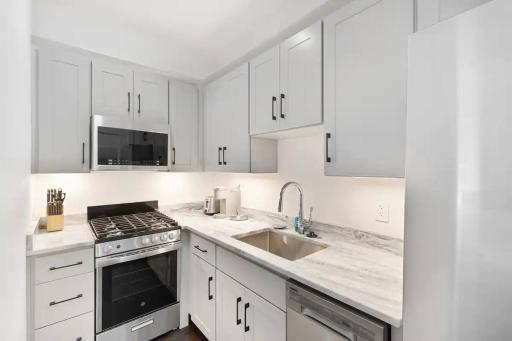 Room with private bathroom and shared kitchen - Housity