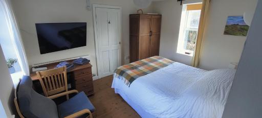 Private annex to Victorian villa, with kitchen and Free parking - Housity