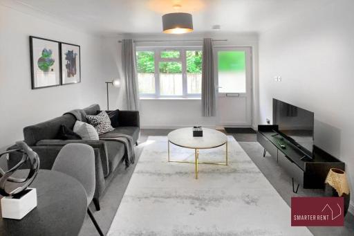 Farnborough - Lovely 1 Bedroom House - Housity