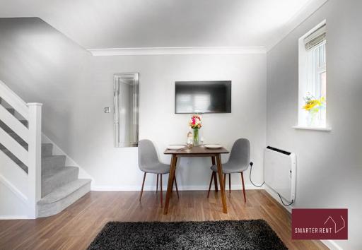 Lightwater - Immaculate 1 Bedroom House - Housity