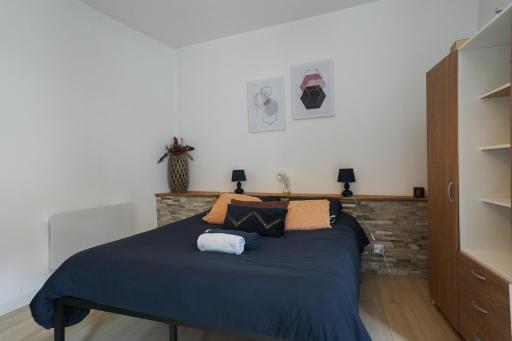 Studio moderne, hypercentre de Cholet, arrivée autonome ! - Housity