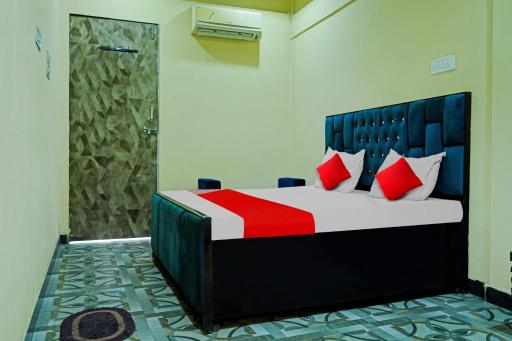 OYO Flagship Hotel Shraddha - Housity