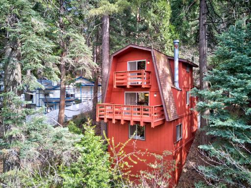 Pet & Kid Friendly Cozy Cabin, BBQ, Firepit, Outdoor Dining, Forest Views - Housity