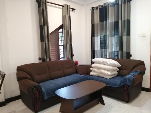 Gamini House - Housity