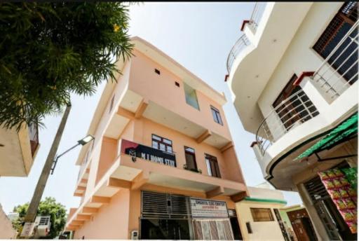 Hotel M J, Agra - Housity