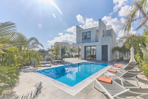Almaria Villas - Housity
