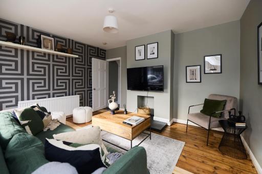 The Dagenham Park Place - Dazzling 3BDR House with Garden - Housity