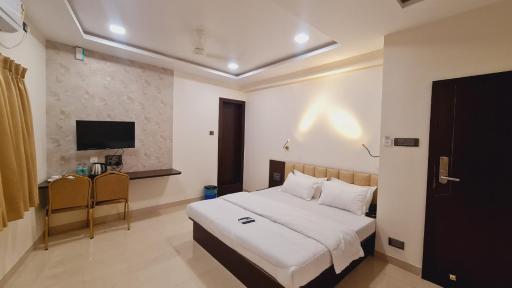 Hotel Elegance Inn - Housity