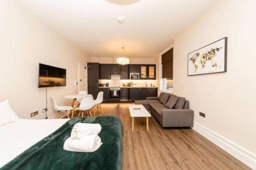 Central Studio Kingsize BED NIN - Housity