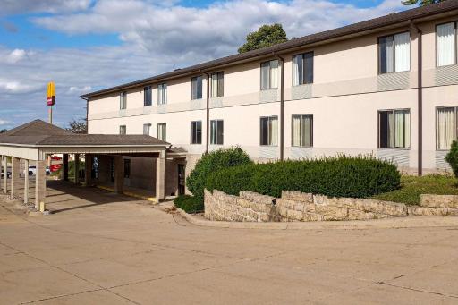 Econo Lodge - Housity