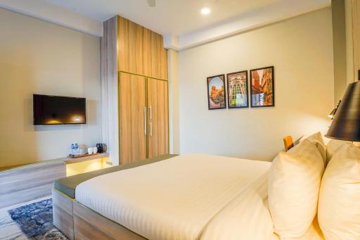 Roomy Crossroads Hotel, Peshawar - Housity